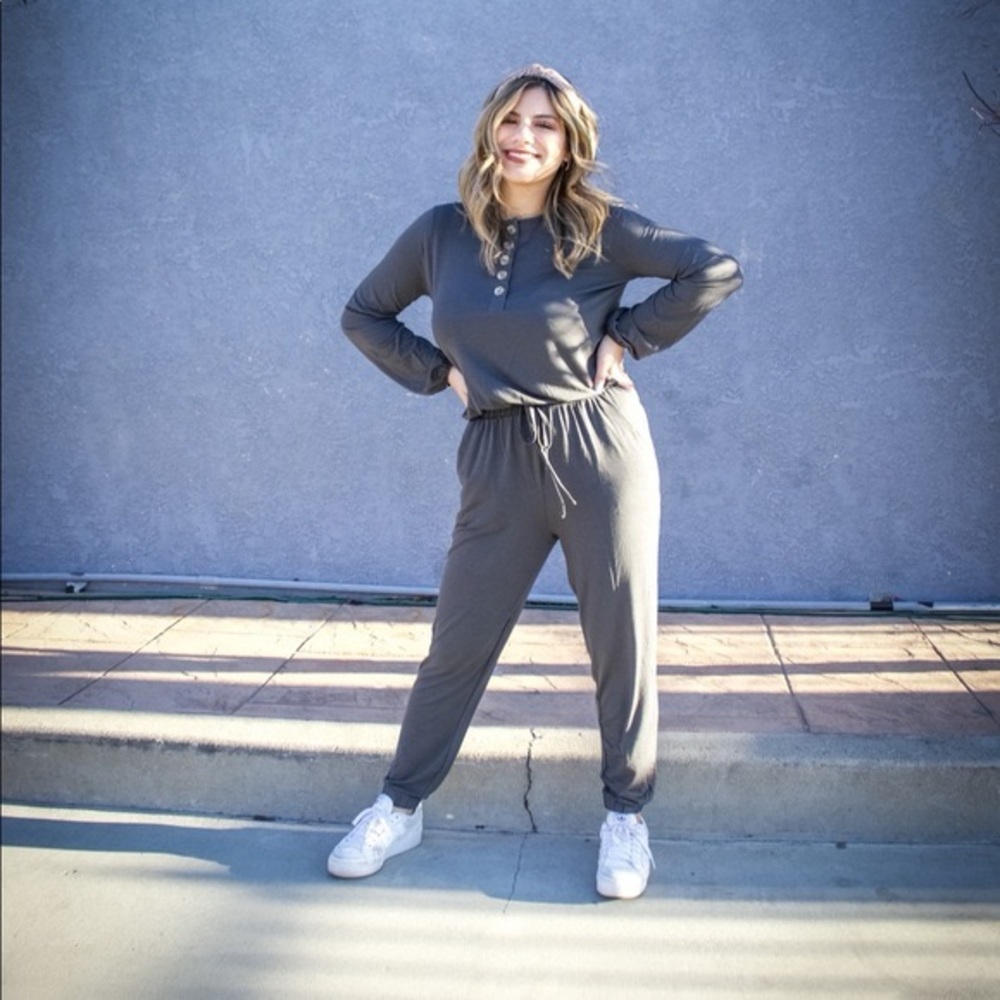 Women’s Light Ash Gray Long-Sleeve Henley Jumpsuit Zenana Size‎ Small New
